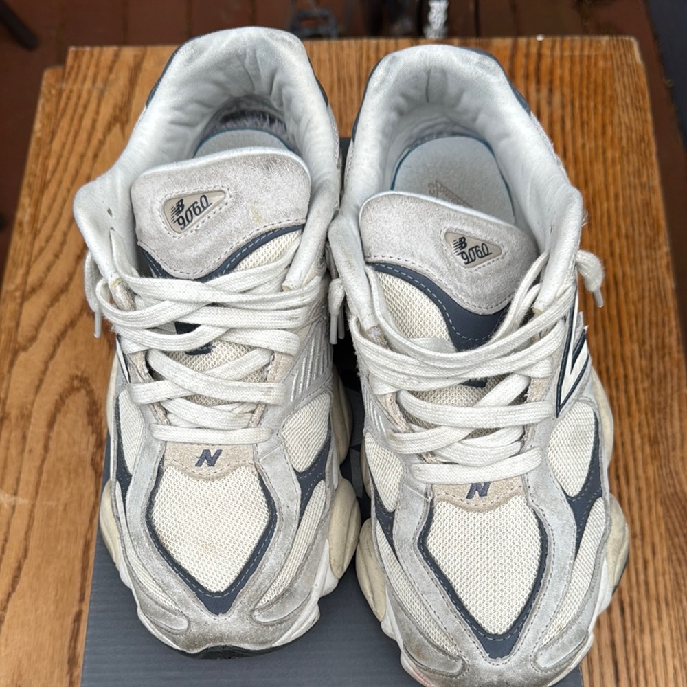 New Balance Sneakers grey beige